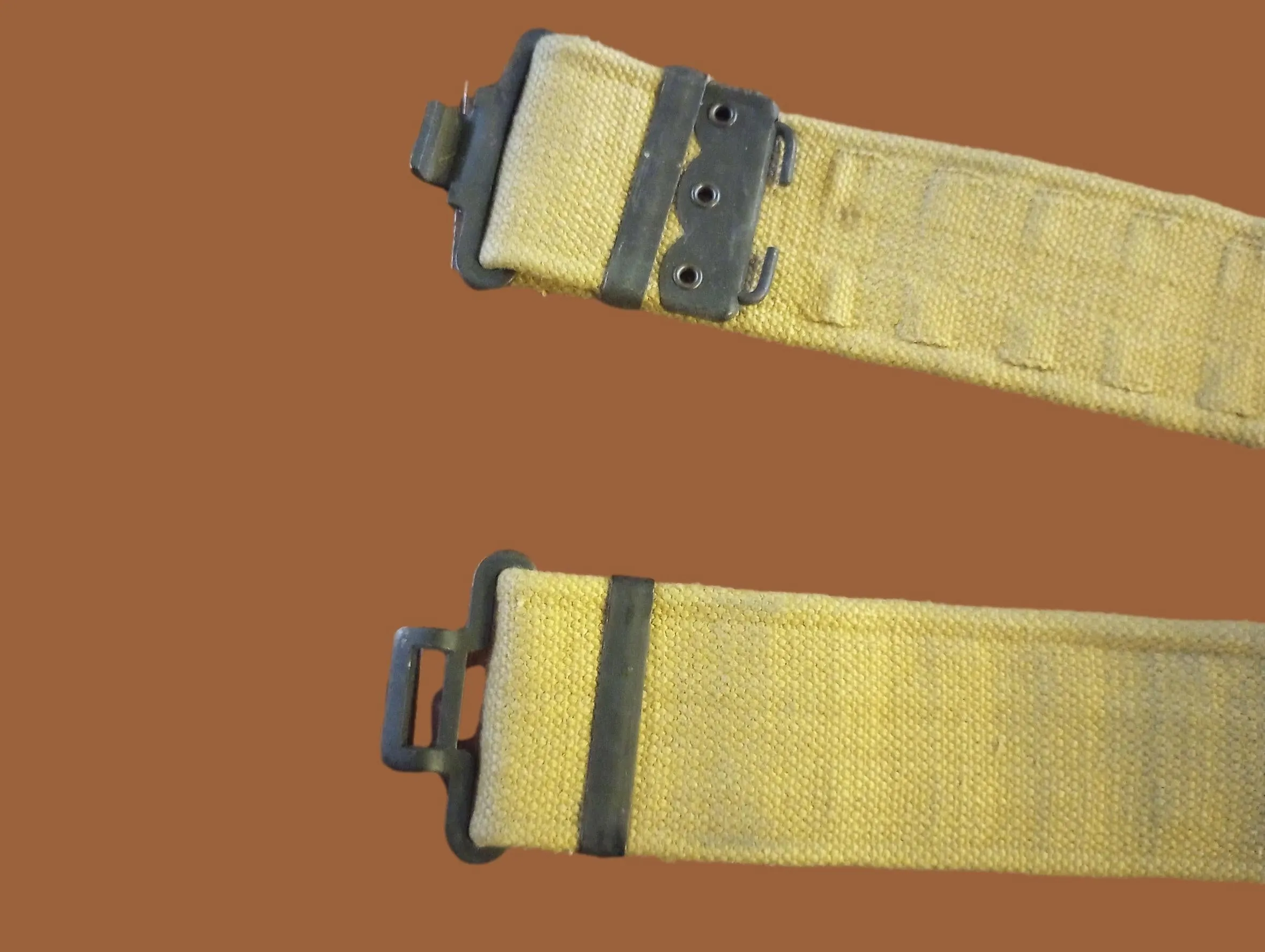 BRITISH MILITARY KHAKI WEB COMBAT PISTOL BELT PATTERN 37 1970's VINTAGE