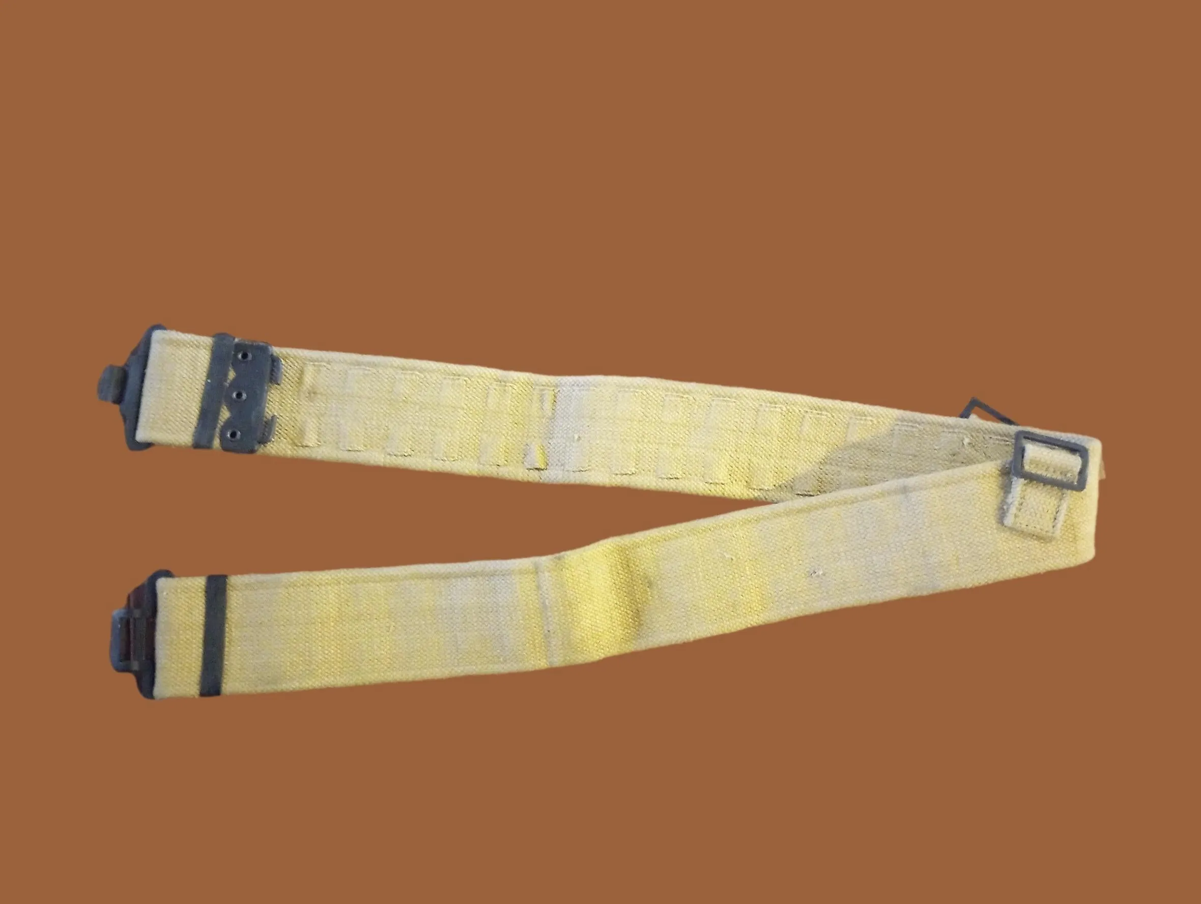 BRITISH MILITARY KHAKI WEB COMBAT PISTOL BELT PATTERN 37 1970's VINTAGE